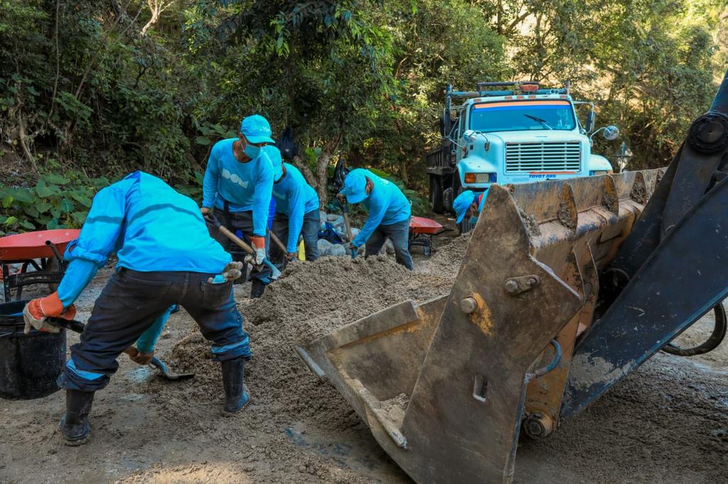 avanza-plan-nacional-de-bacheo-en-san-miguel-de-mercedes